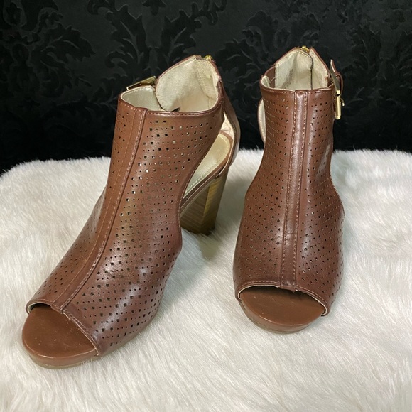 WHITE MOUNTAIN brown shoes.Perfect for fall!! - Picture 2 of 13